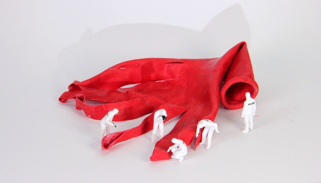 Avant-Garde Installation Art Interpretation Methods for Curators
