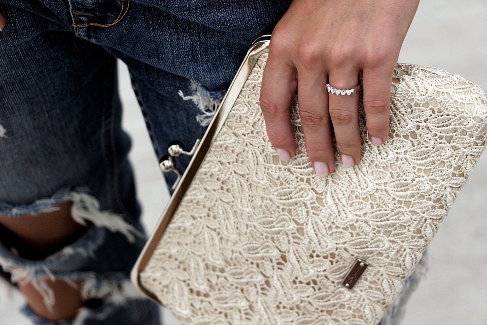 Indigenous Weaving Methods Preserved in Modern Ethical Brands